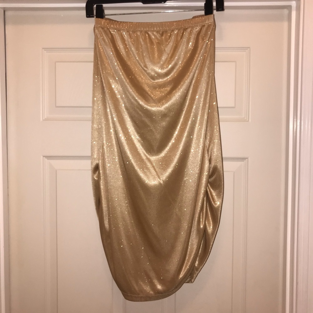 ⭐️ Ashley Stewart Gold Holiday Halter Top